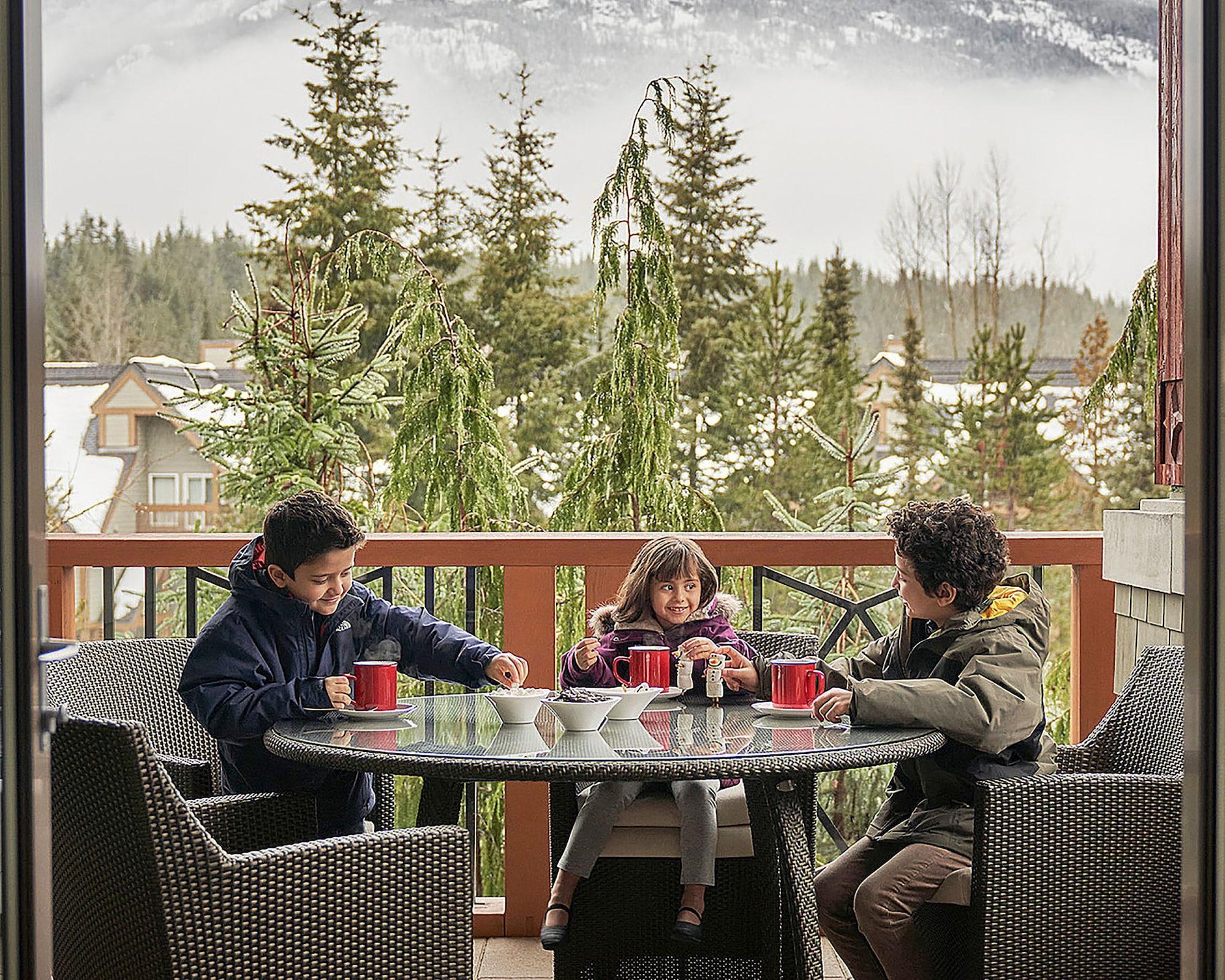Four Seasons Resort Уислър Екстериор снимка