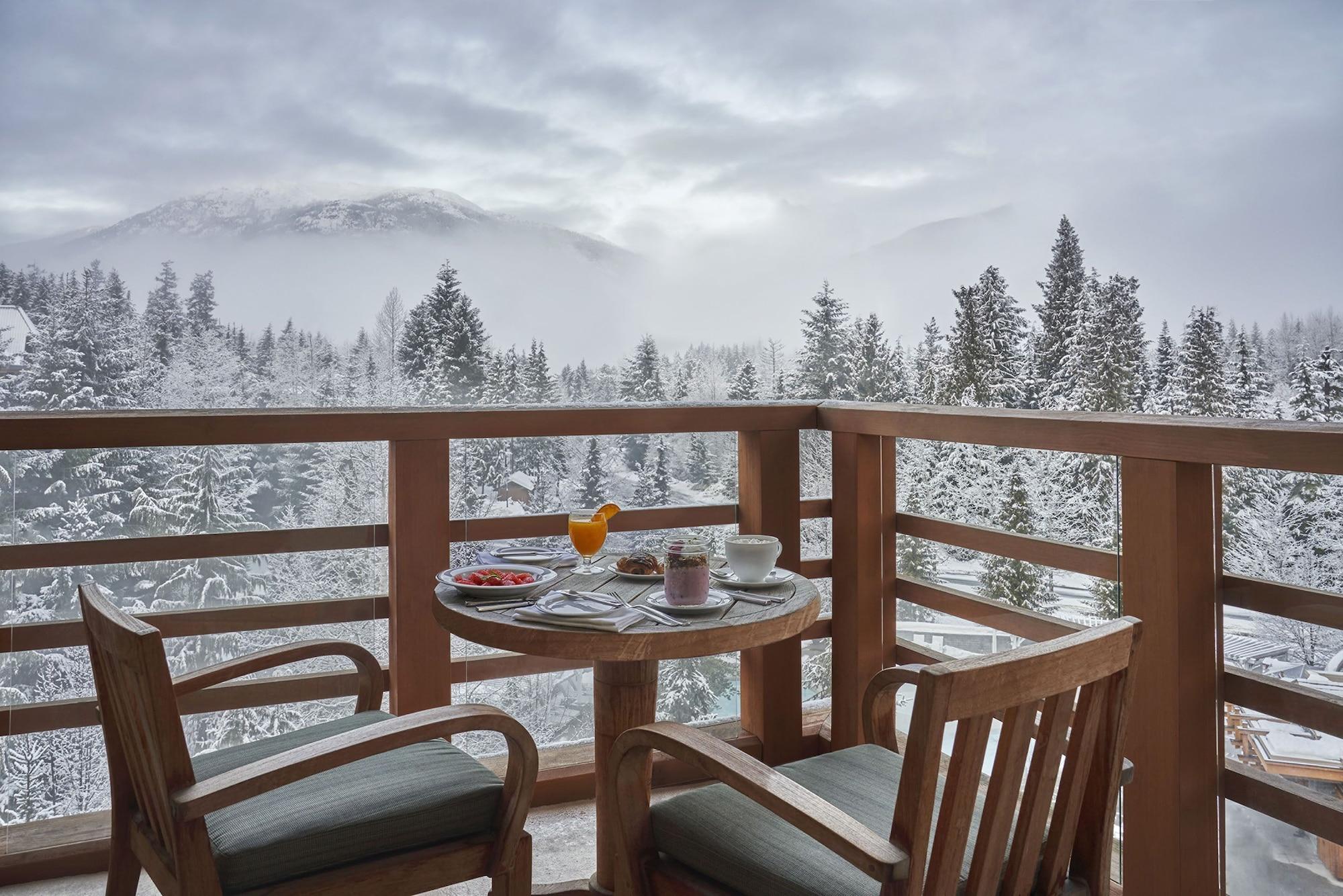Four Seasons Resort Уислър Екстериор снимка