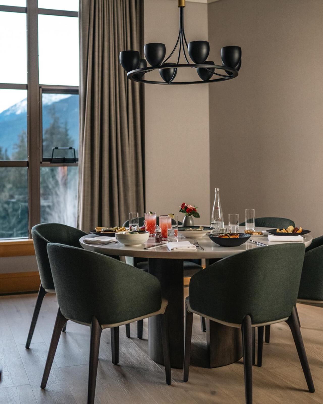 Four Seasons Resort Уислър Екстериор снимка