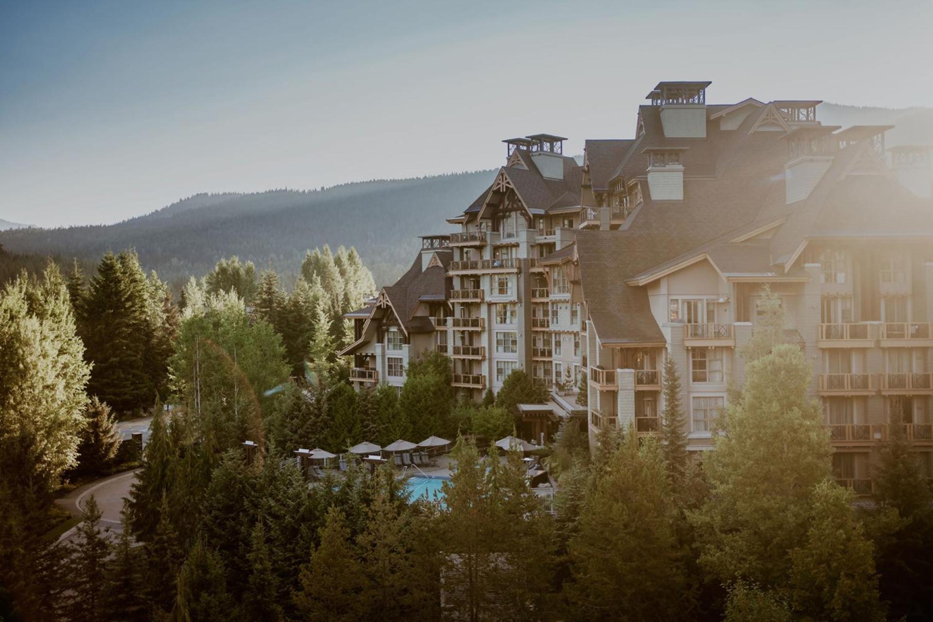 Four Seasons Resort Уислър Екстериор снимка