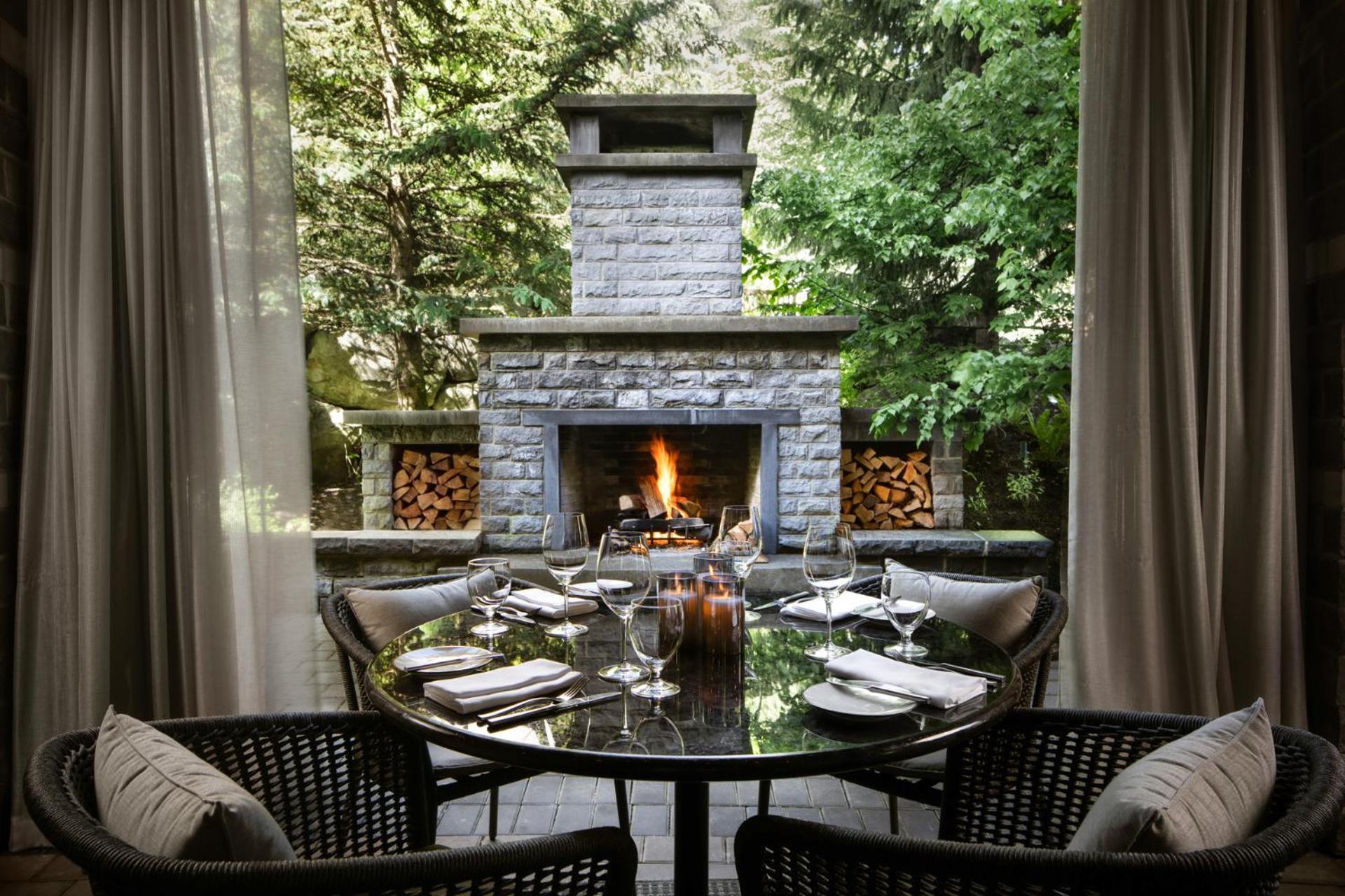 Four Seasons Resort Уислър Екстериор снимка