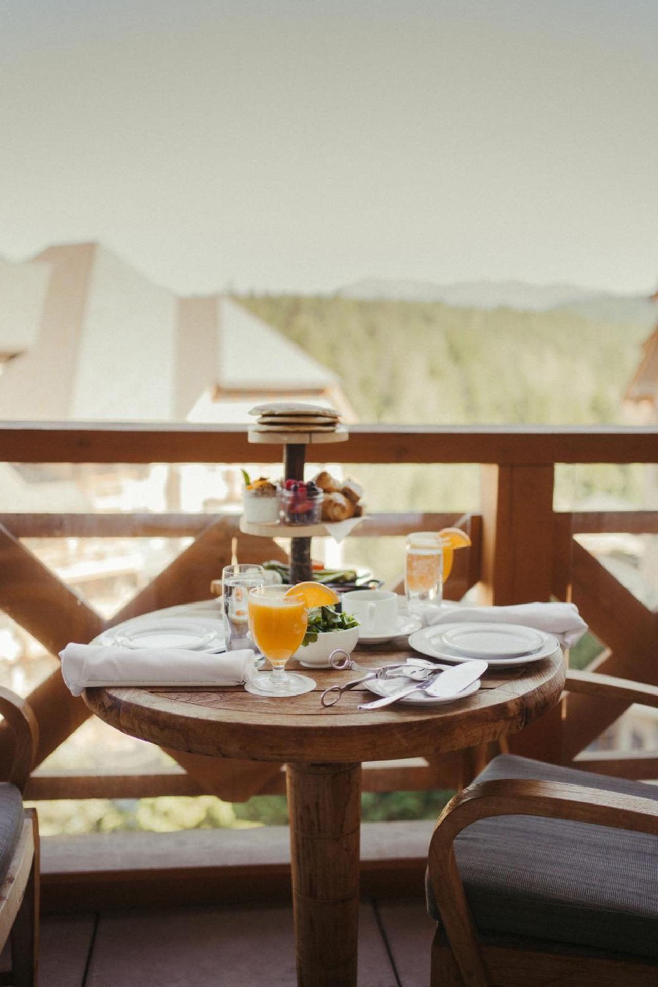 Four Seasons Resort Уислър Екстериор снимка